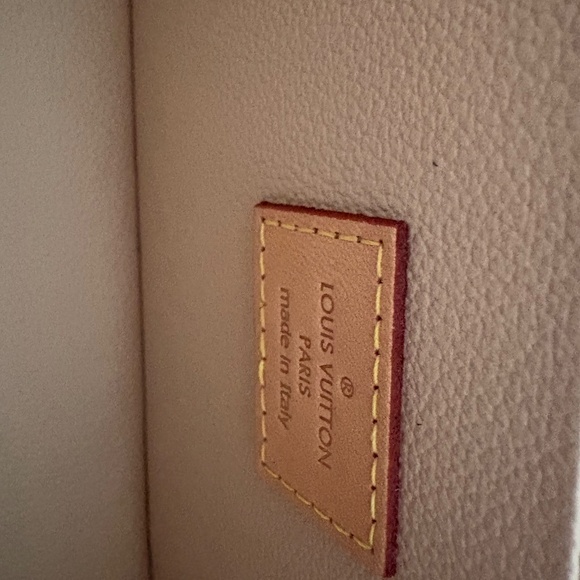Louis Vuitton Make Up Bag - Picture 3 of 4